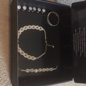 Custom wedding jewelry